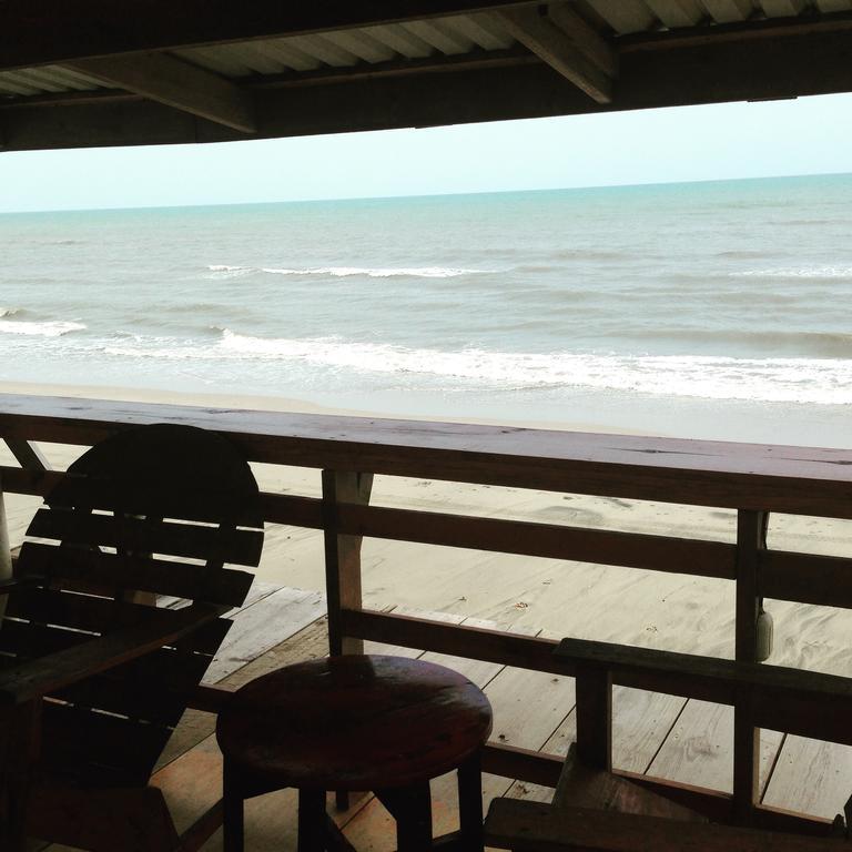 La Delphina Bed And Breakfast Bar And Grill La Ceiba Exteriör bild