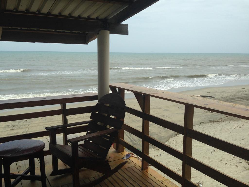 La Delphina Bed And Breakfast Bar And Grill La Ceiba Exteriör bild