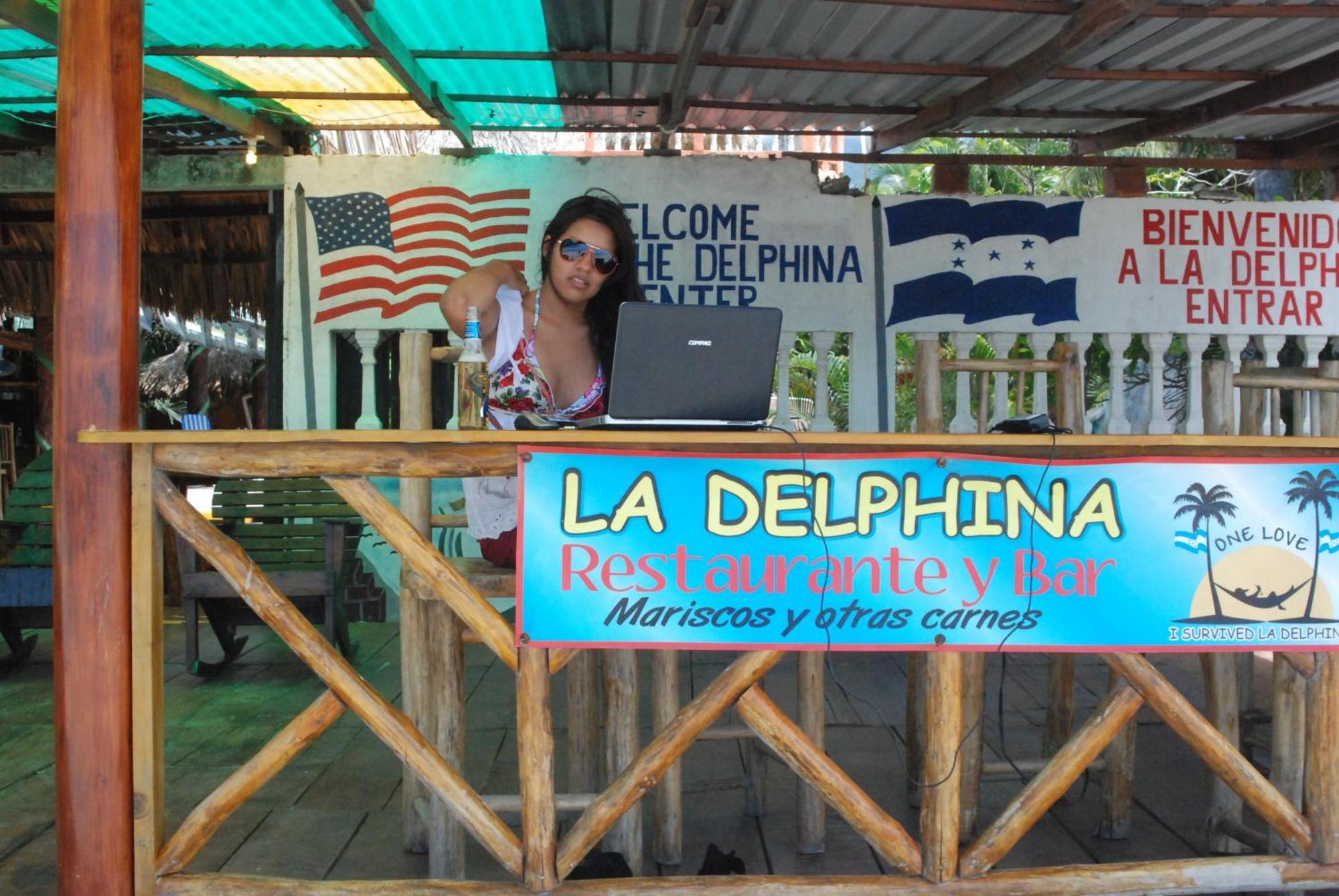 La Delphina Bed And Breakfast Bar And Grill La Ceiba Exteriör bild