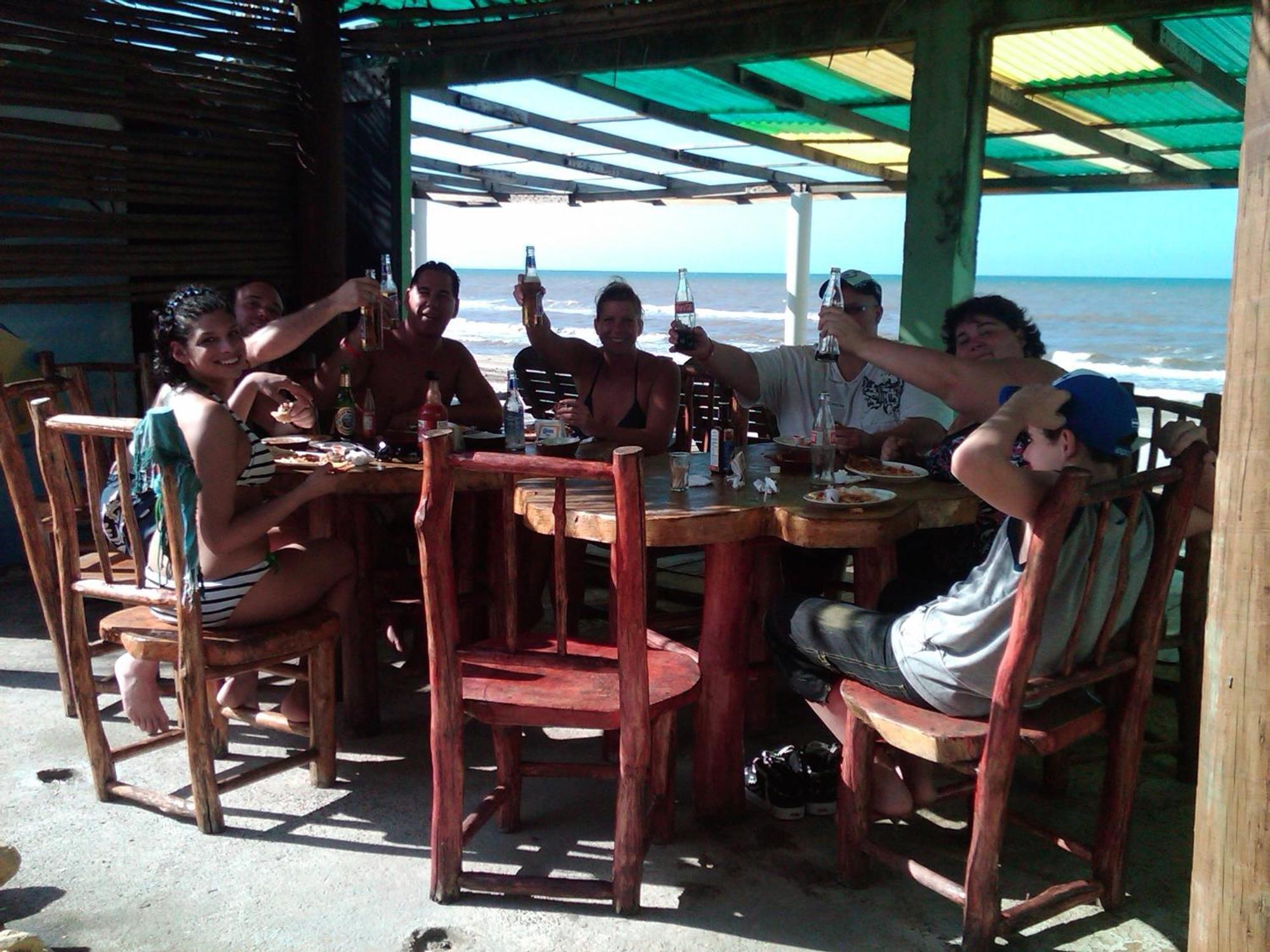 La Delphina Bed And Breakfast Bar And Grill La Ceiba Exteriör bild