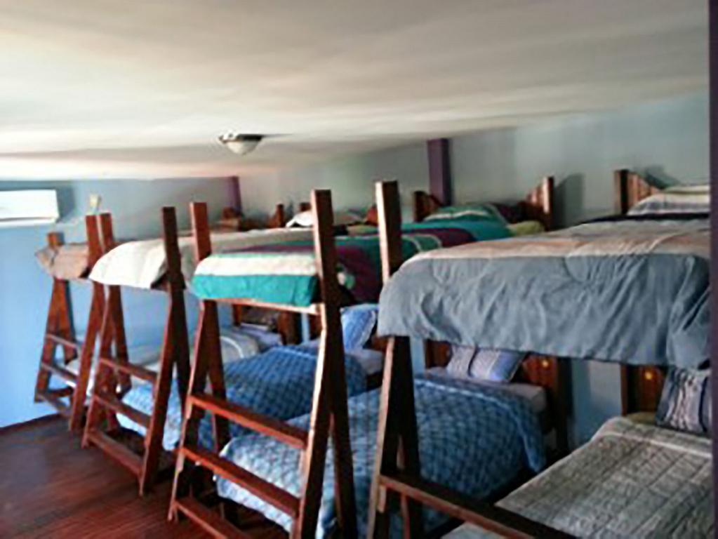 La Delphina Bed And Breakfast Bar And Grill La Ceiba Exteriör bild