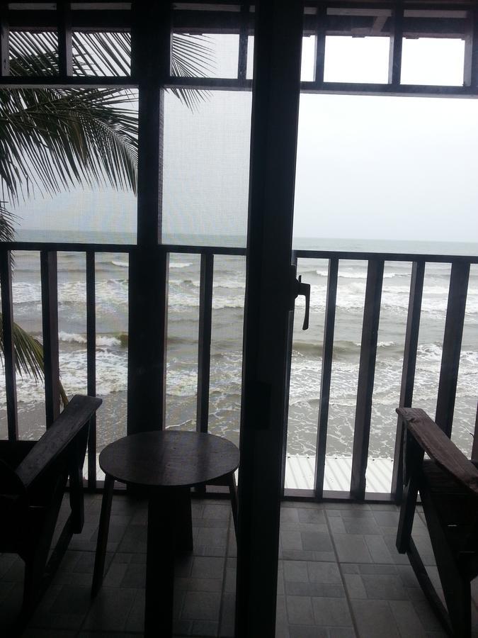 La Delphina Bed And Breakfast Bar And Grill La Ceiba Exteriör bild